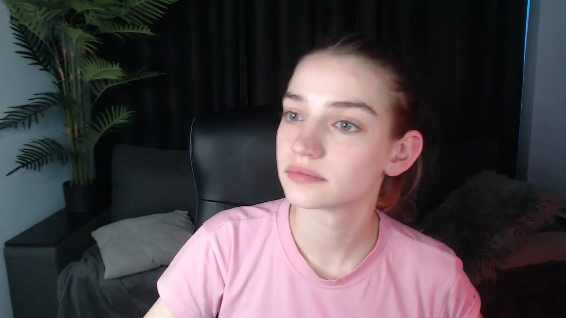Gallery image thumbnail from LaraMinx's myfreecams stream on, 05/06/2026, 13:37 image 3 of 20