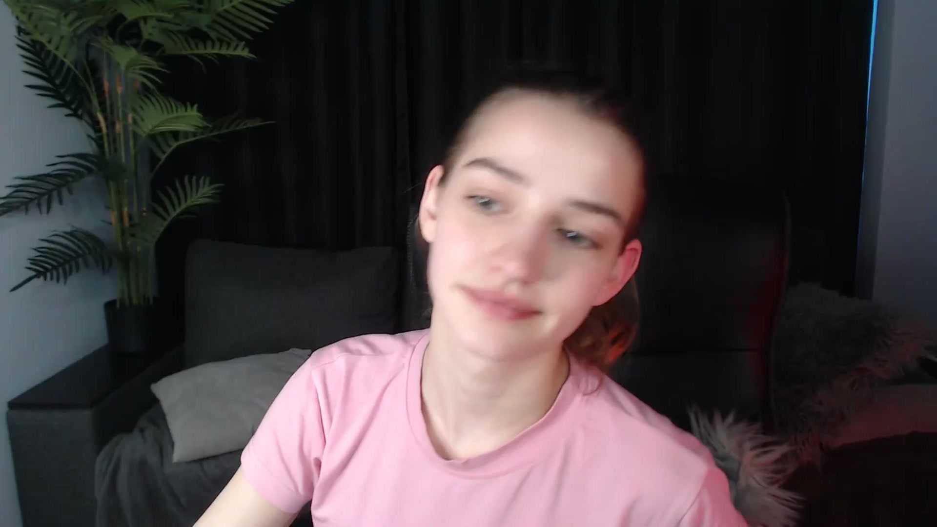 Gallery image thumbnail from LaraMinx's myfreecams stream on, 05/06/2026, 13:37 image 1 of 20