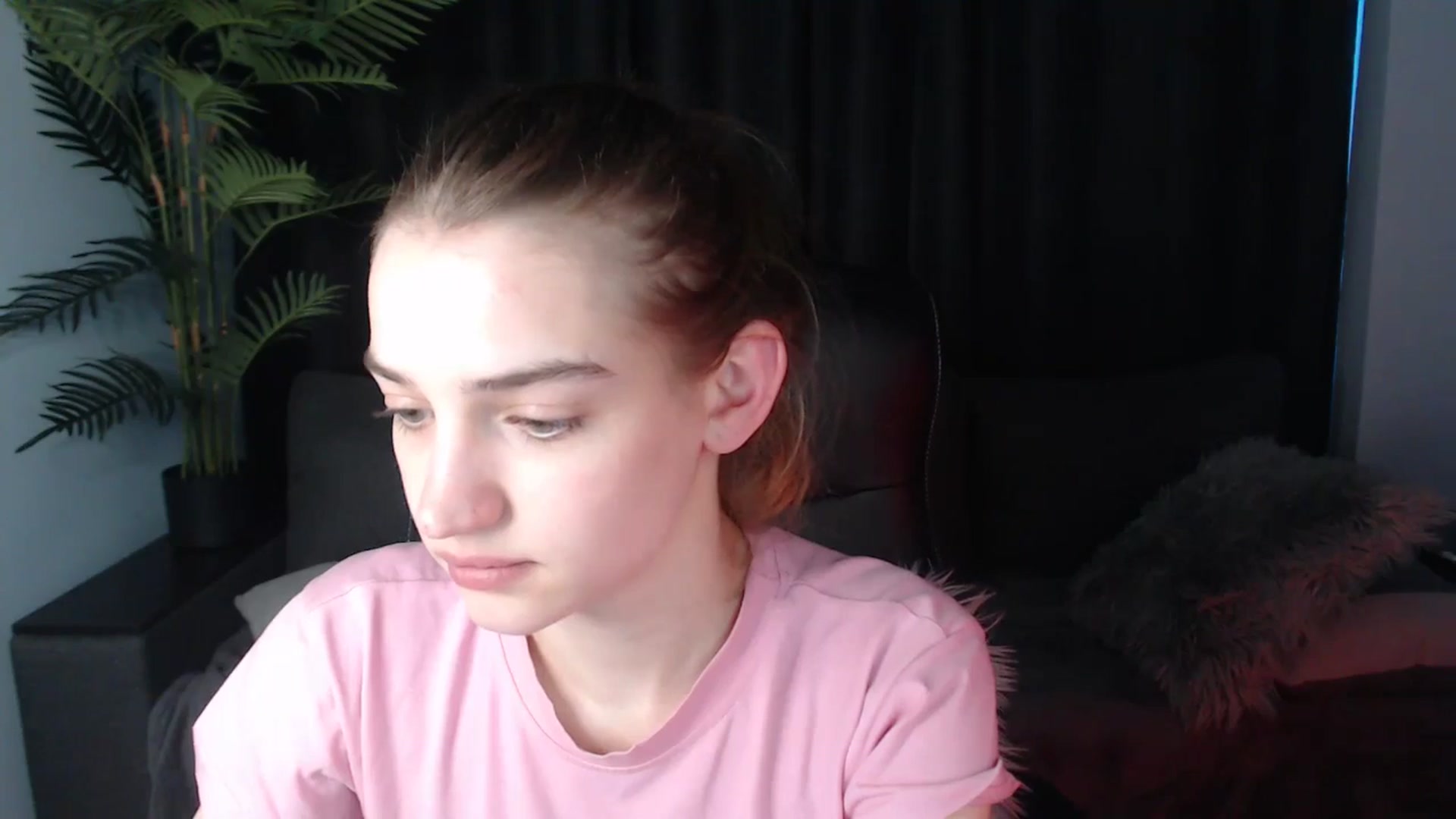 Gallery image thumbnail from LaraMinx's myfreecams stream on, 05/06/2026, 13:37 image 12 of 20