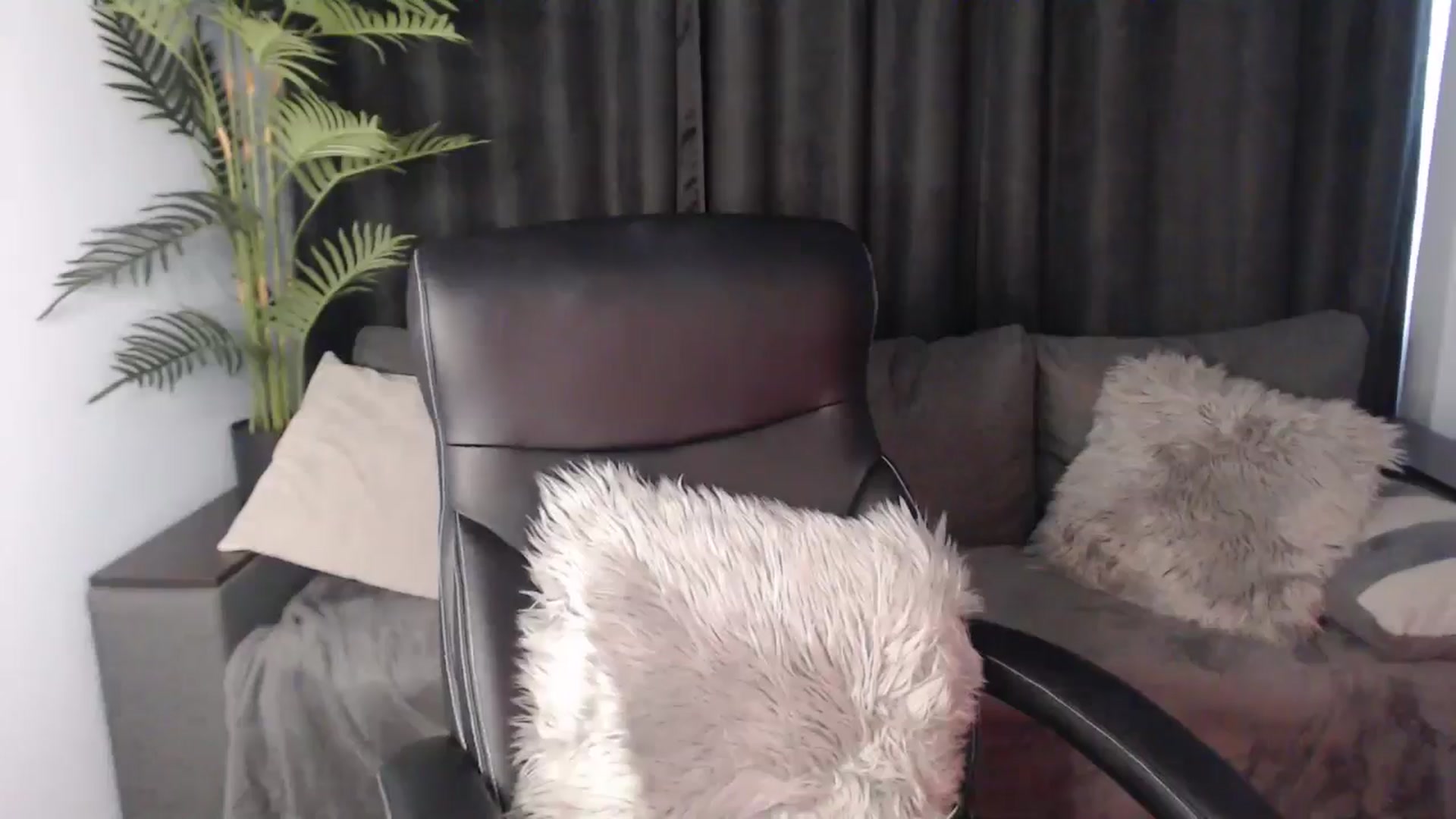 Gallery image thumbnail from LaraMinx's myfreecams stream on, 05/09/2026, 10:24 image 8 of 20