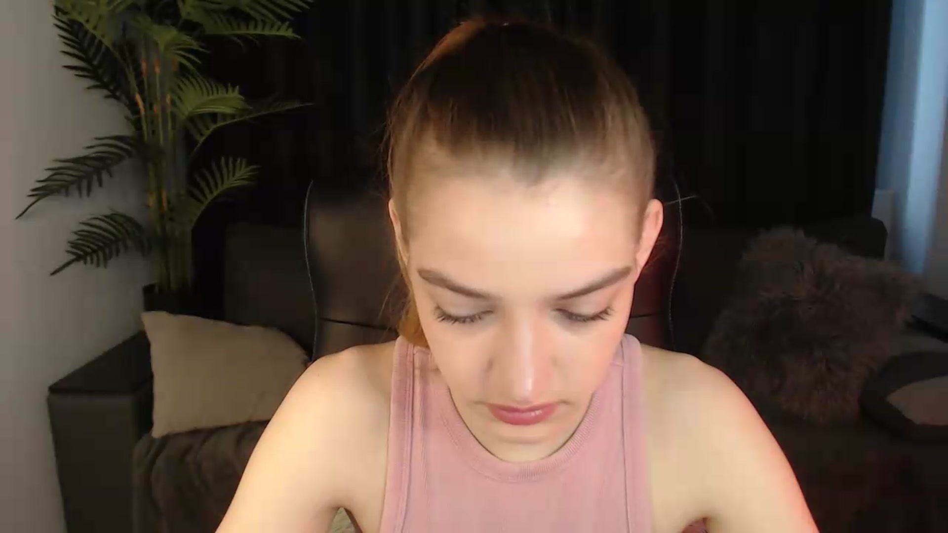 Gallery image thumbnail from LaraMinx's myfreecams stream on, 05/10/2026, 08:29 image 10 of 20