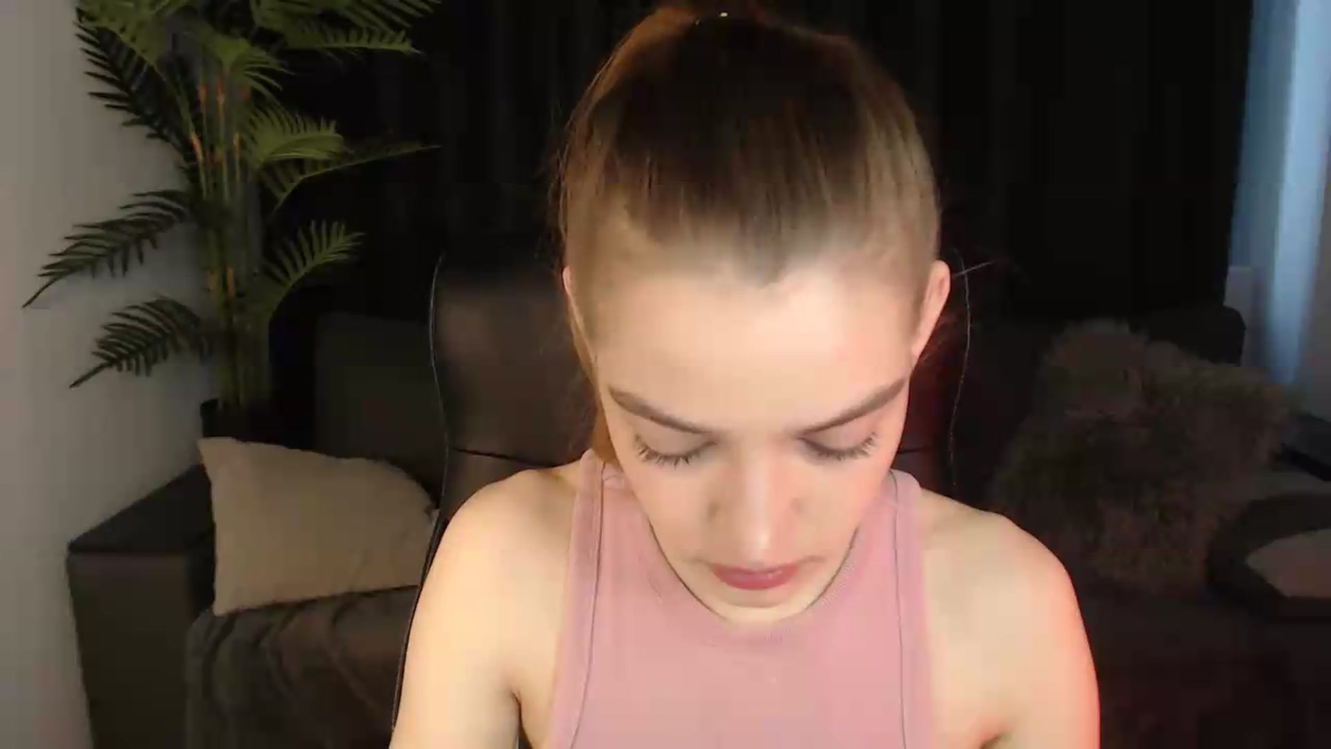 Gallery image thumbnail from LaraMinx's myfreecams stream on, 05/10/2026, 08:29 image 11 of 20