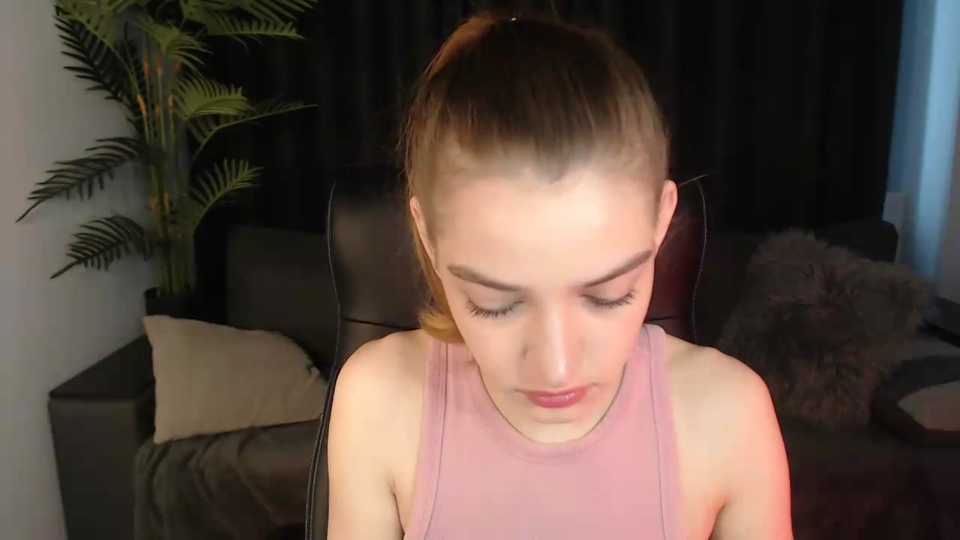 Gallery image thumbnail from LaraMinx's myfreecams stream on, 05/10/2026, 08:29 image 17 of 20