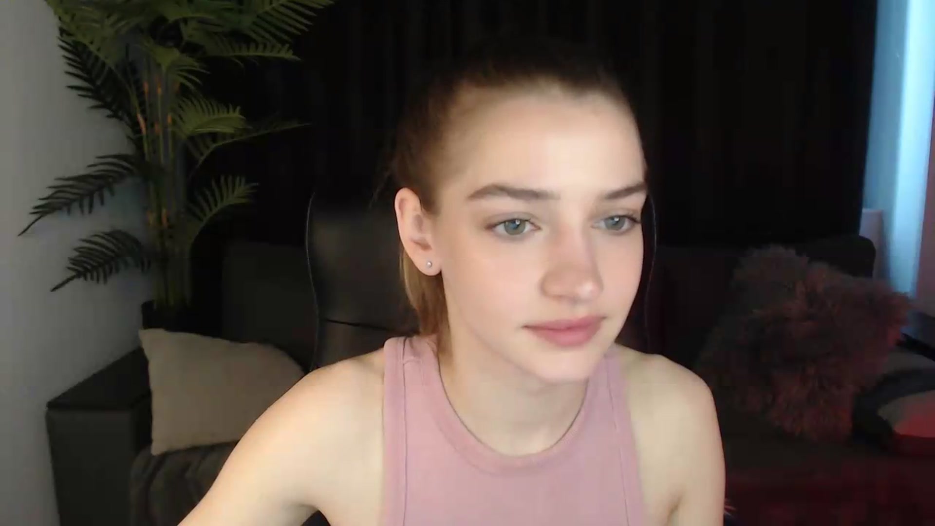 Gallery image thumbnail from LaraMinx's myfreecams stream on, 05/10/2026, 09:50 image 4 of 20