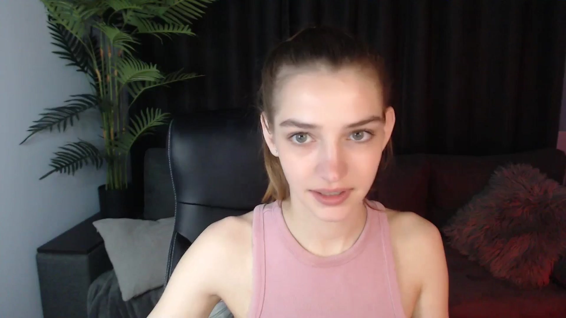 Gallery image thumbnail from LaraMinx's myfreecams stream on, 05/10/2026, 14:05 image 17 of 20