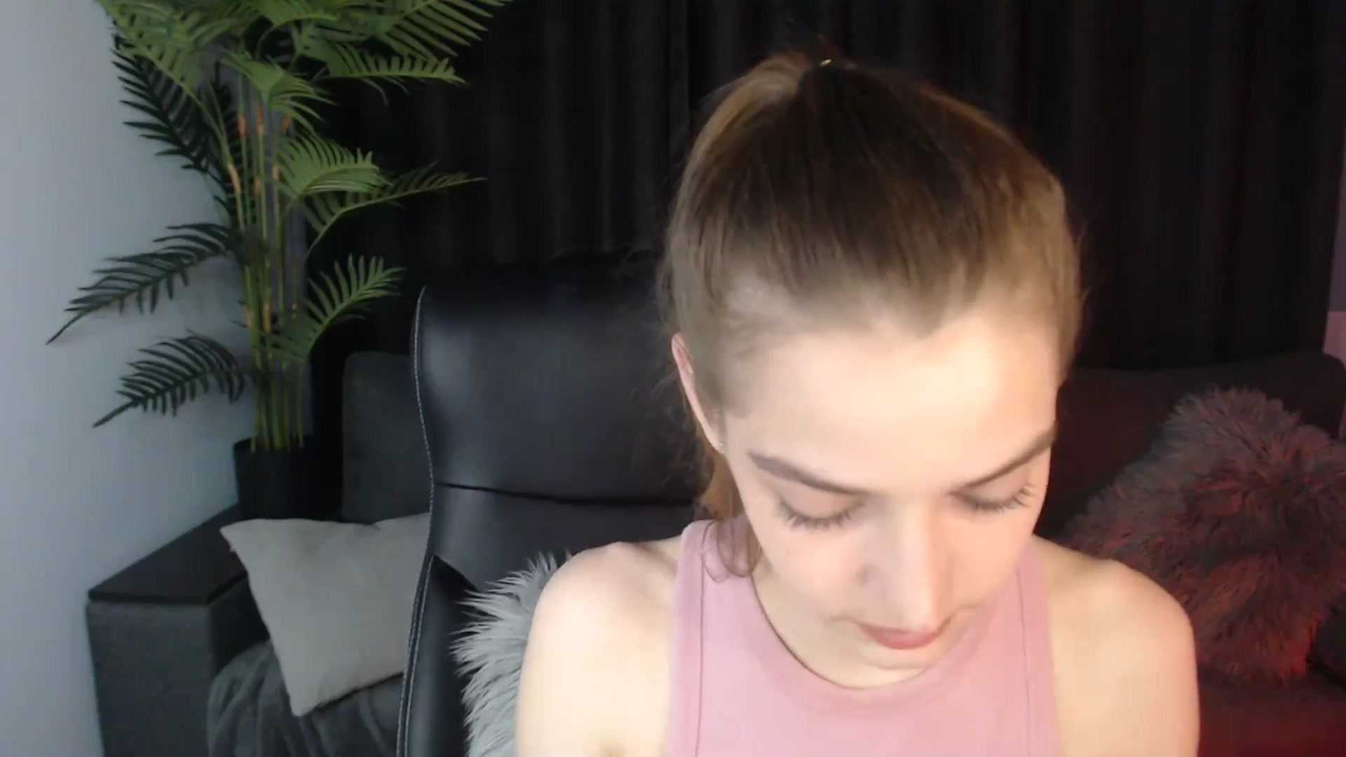 Gallery image thumbnail from LaraMinx's myfreecams stream on, 05/10/2026, 14:05 image 9 of 20
