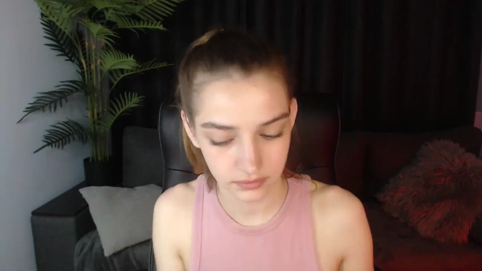 Gallery image thumbnail from LaraMinx's myfreecams stream on, 05/10/2026, 14:05 image 16 of 20