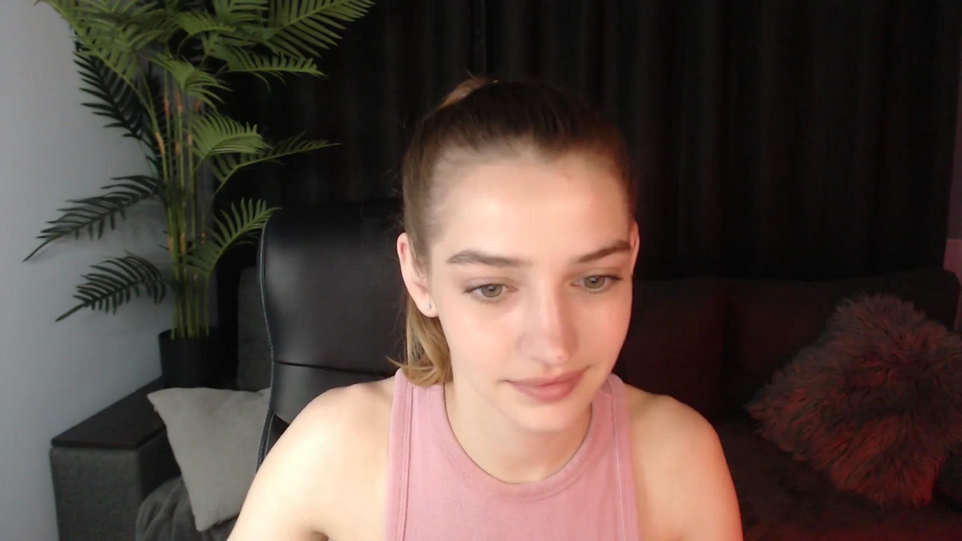 Gallery image thumbnail from LaraMinx's myfreecams stream on, 05/10/2026, 14:05 image 2 of 20