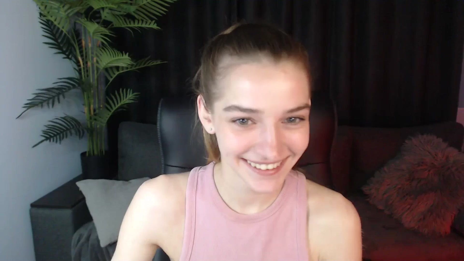 Gallery image thumbnail from LaraMinx's myfreecams stream on, 05/10/2026, 14:05 image 19 of 20