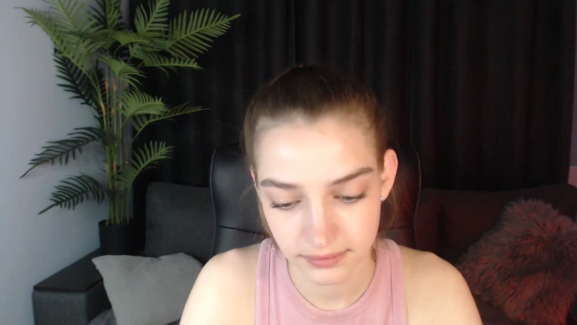 Gallery image thumbnail from LaraMinx's myfreecams stream on, 05/10/2026, 14:05 image 6 of 20