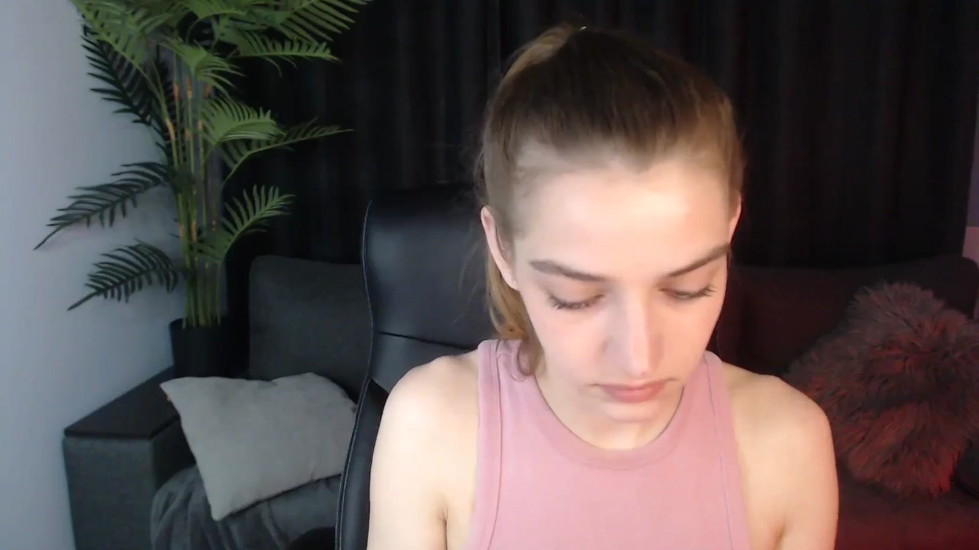 Gallery image thumbnail from LaraMinx's myfreecams stream on, 05/10/2026, 14:05 image 8 of 20