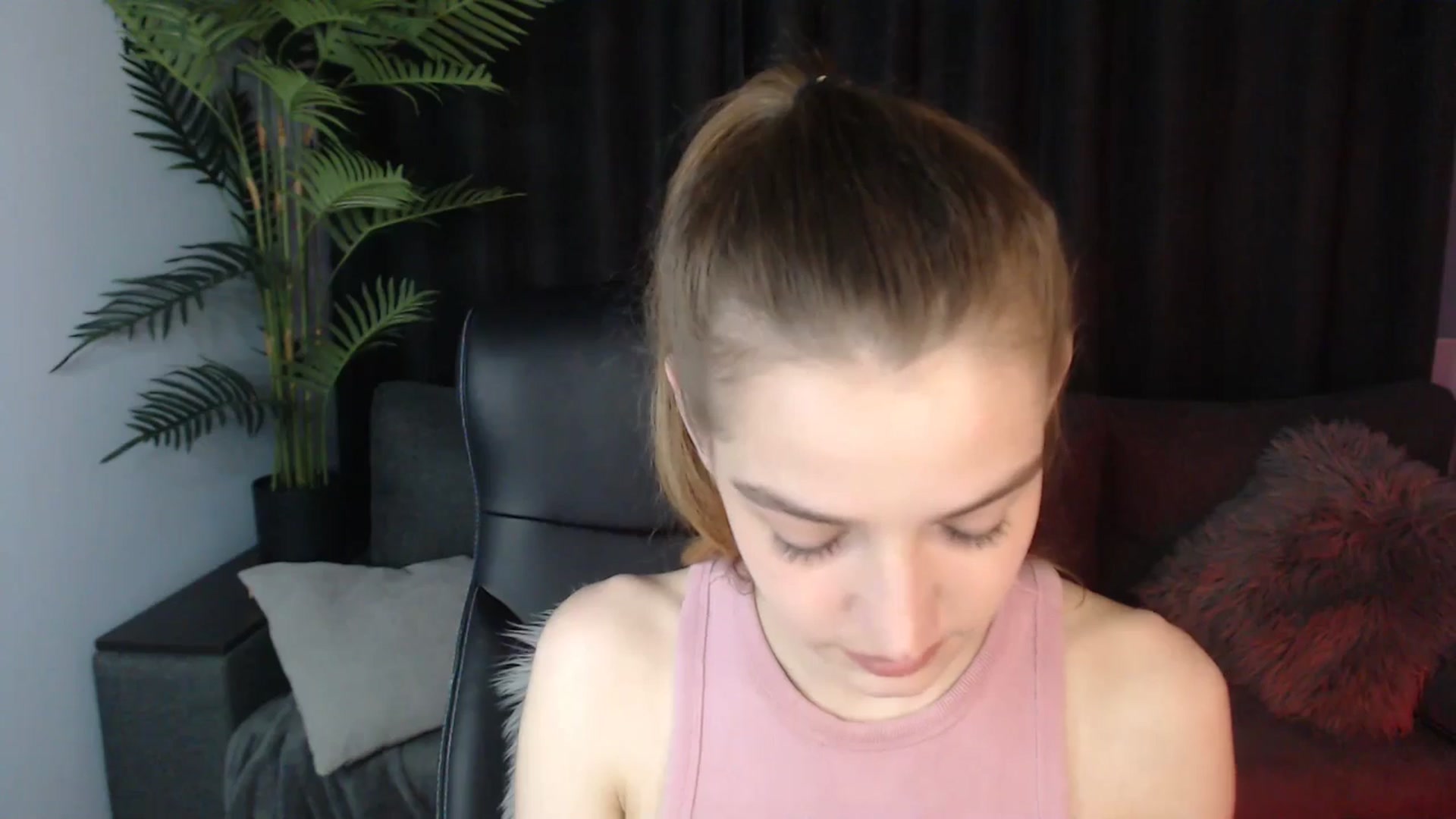 Gallery image thumbnail from LaraMinx's myfreecams stream on, 05/10/2026, 14:05 image 15 of 20