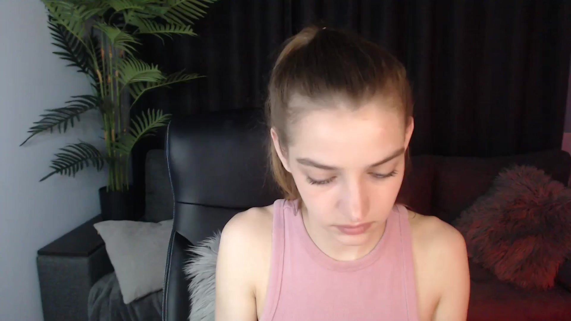 Gallery image thumbnail from LaraMinx's myfreecams stream on, 05/10/2026, 14:05 image 13 of 20