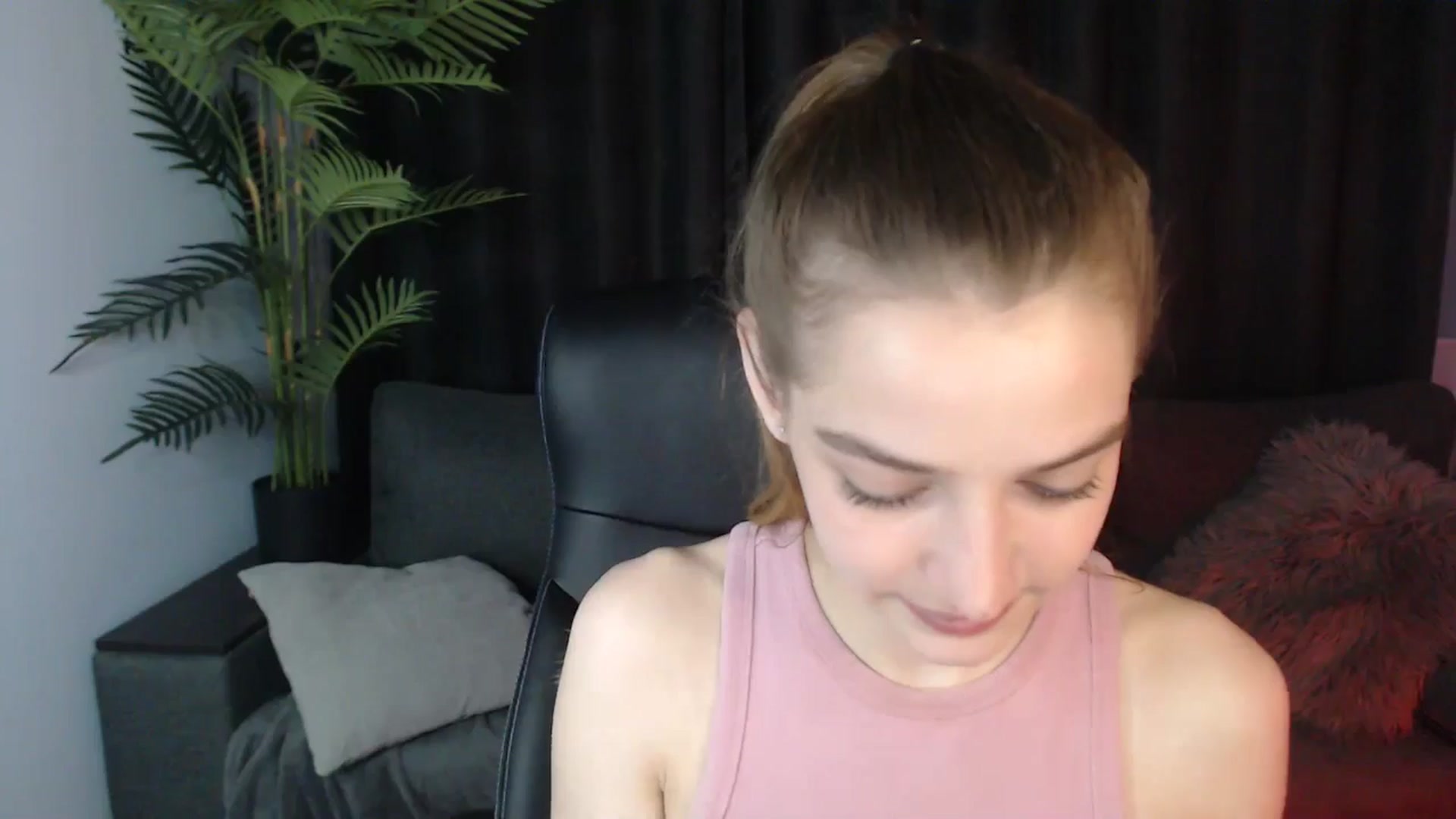 Gallery image thumbnail from LaraMinx's myfreecams stream on, 05/10/2026, 14:05 image 18 of 20