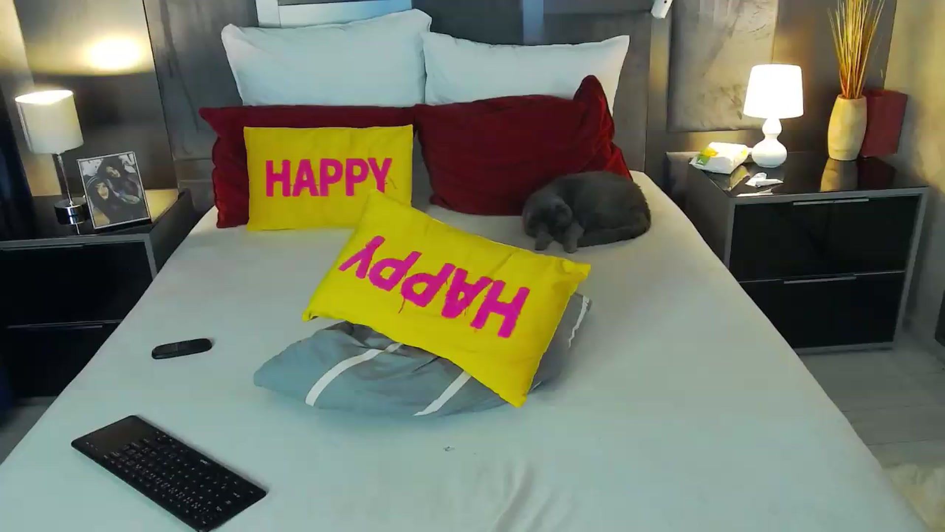 Gallery image thumbnail from LaraVoss's myfreecams stream on, 05/17/2026, 22:07 image 17 of 20
