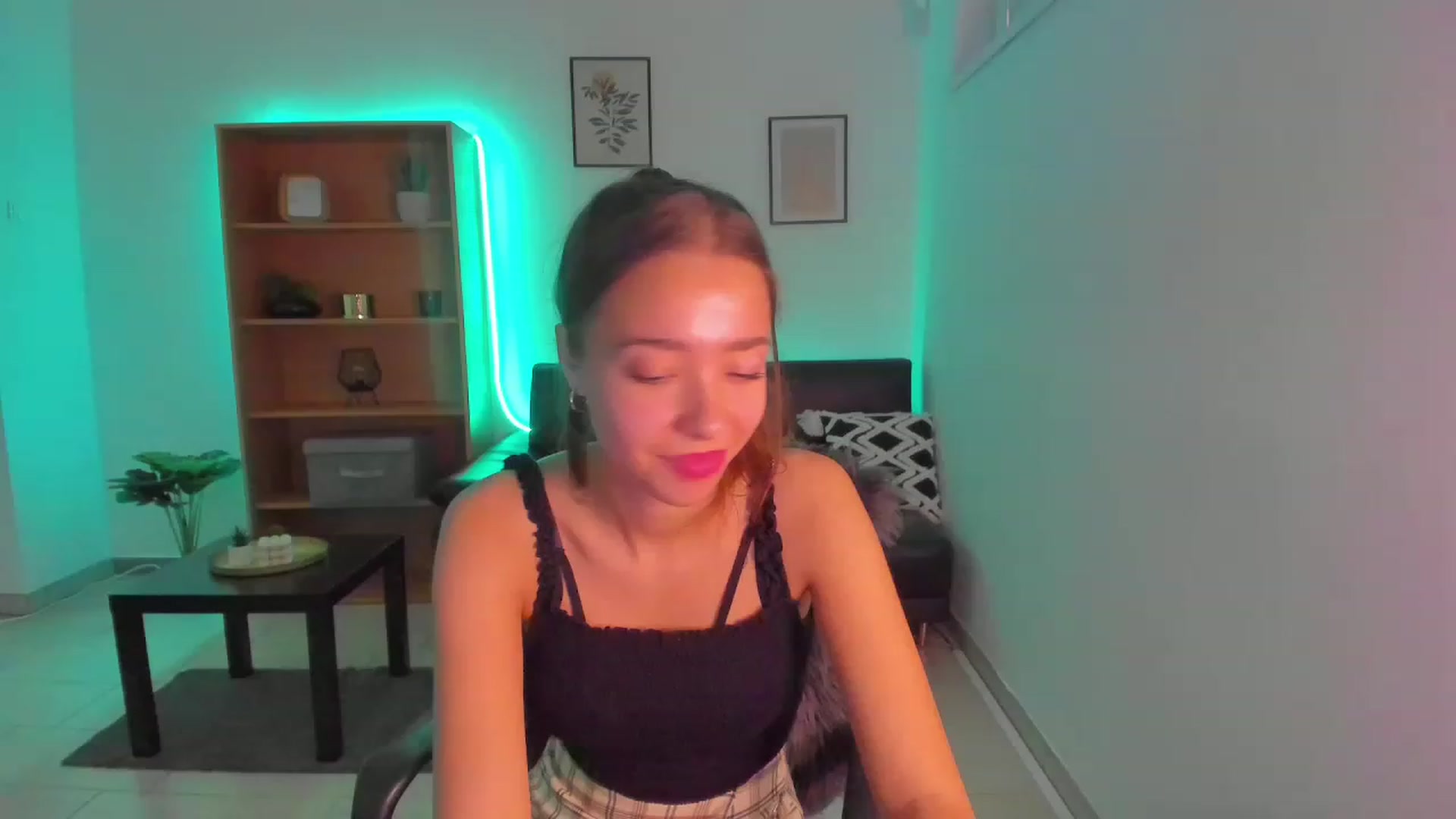 Gallery image thumbnail from Lara_lust18's myfreecams stream on, 02/18/2023, 11:47 image 13 of 20