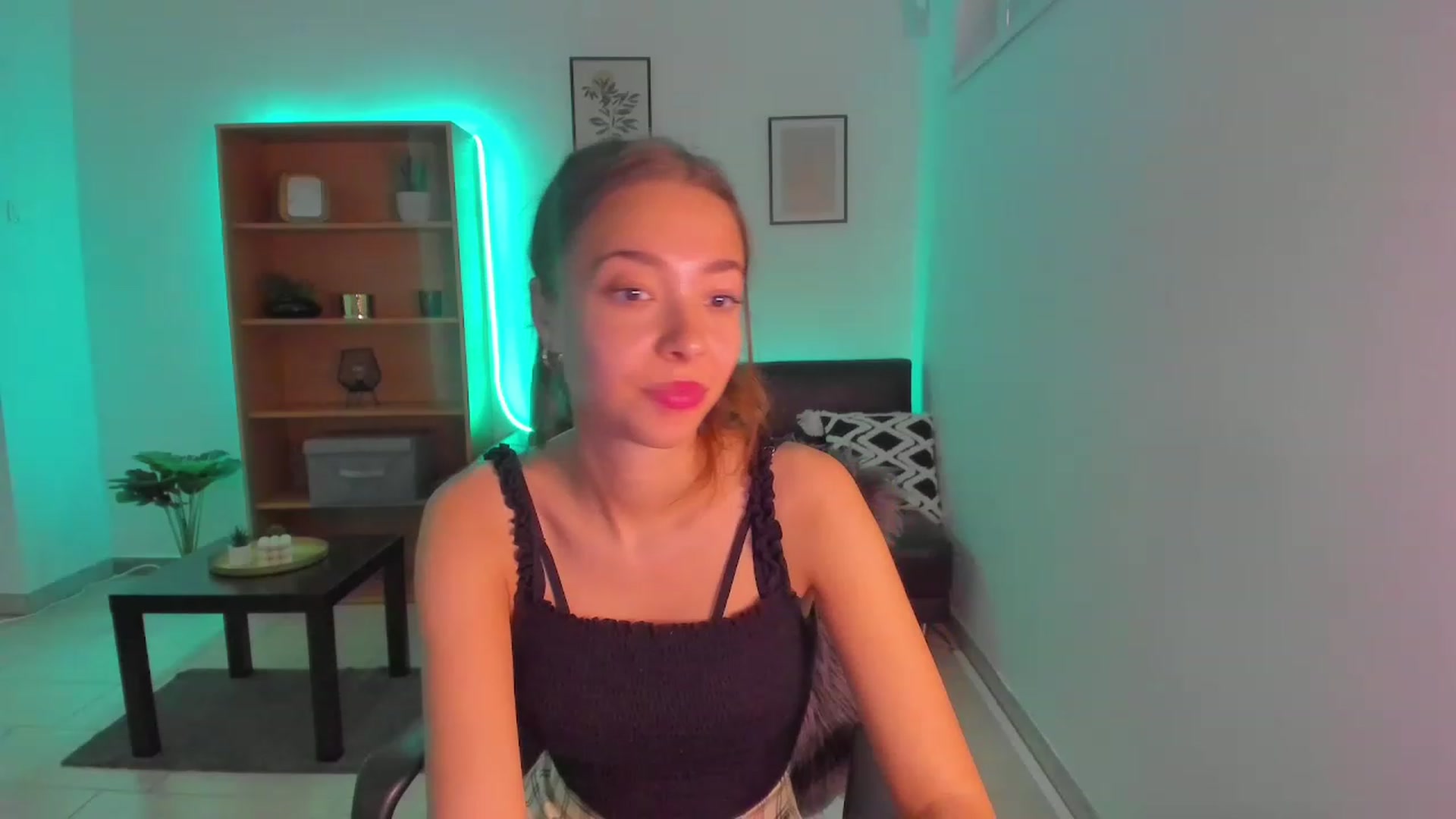 Gallery image thumbnail from Lara_lust18's myfreecams stream on, 02/18/2023, 11:47 image 17 of 20