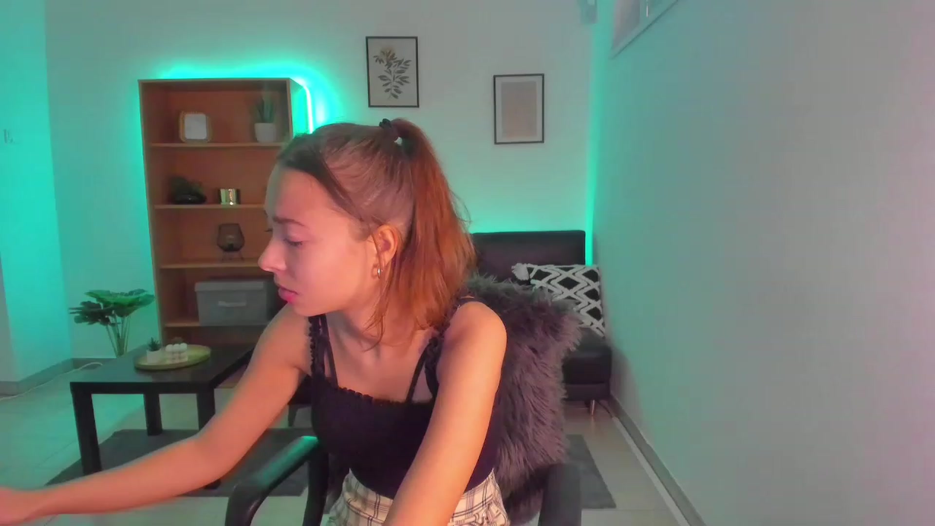 Gallery image thumbnail from Lara_lust18's myfreecams stream on, 02/18/2023, 11:47 image 5 of 20