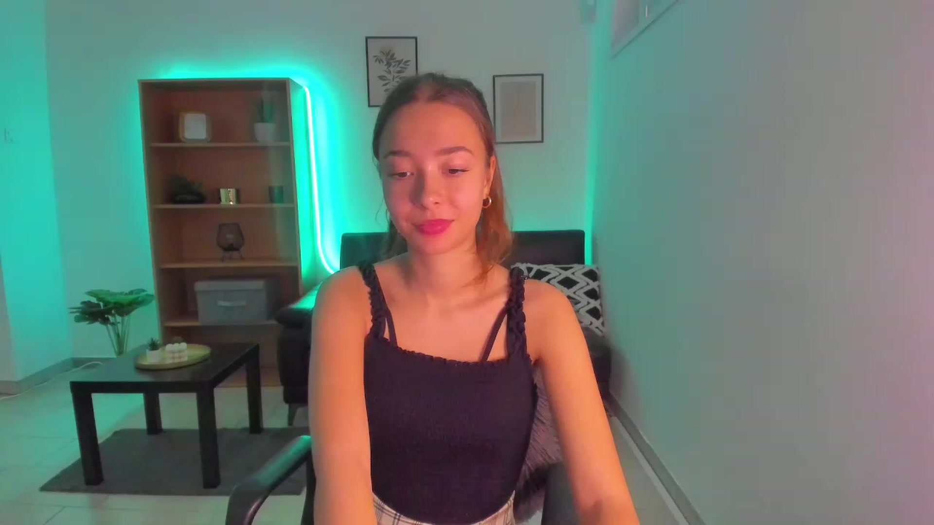 Gallery image thumbnail from Lara_lust18's myfreecams stream on, 02/18/2023, 11:47 image 15 of 20