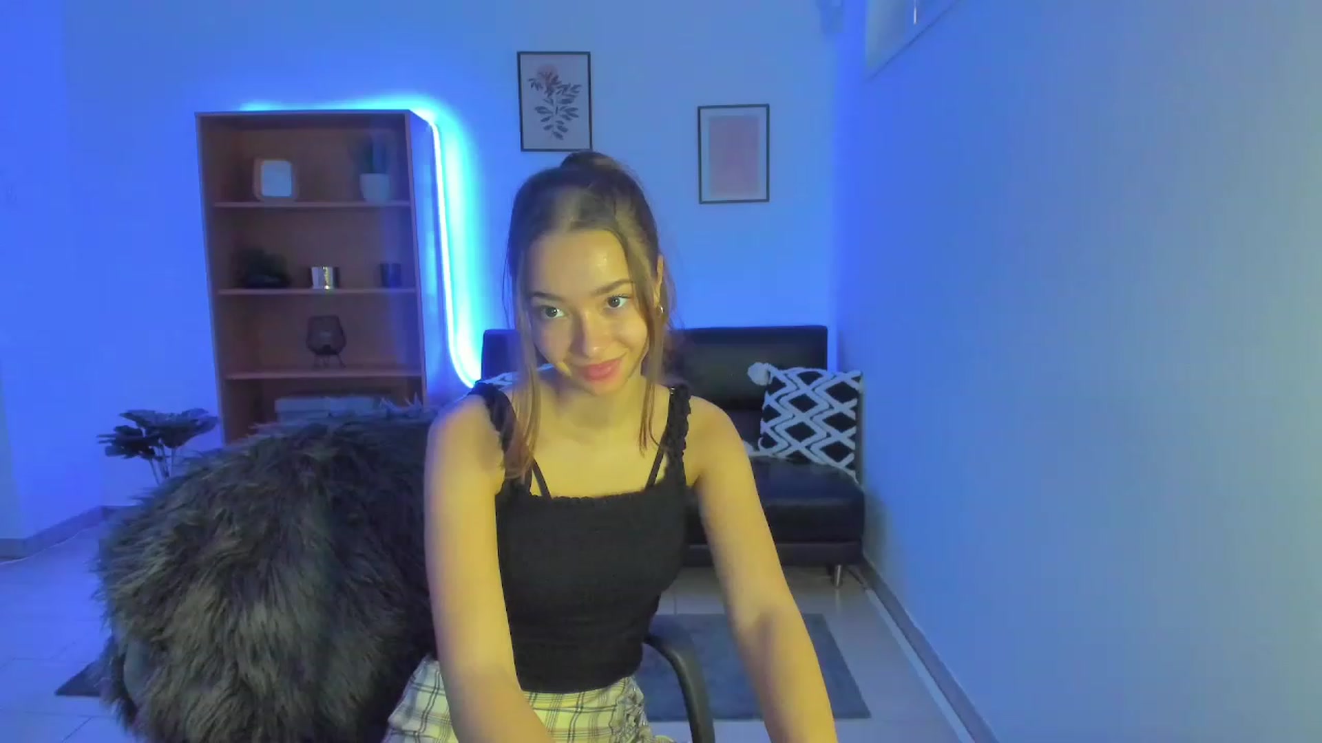 Gallery image thumbnail from Lara_lust18's myfreecams stream on, 02/18/2023, 13:18 image 4 of 20