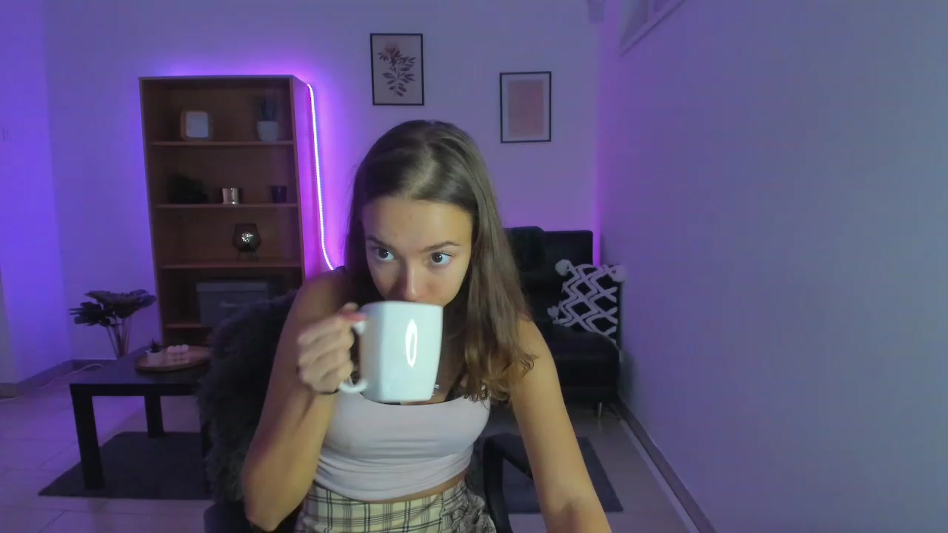 Gallery image thumbnail from Lara_lust18's myfreecams stream on, 02/22/2023, 20:53 image 18 of 20