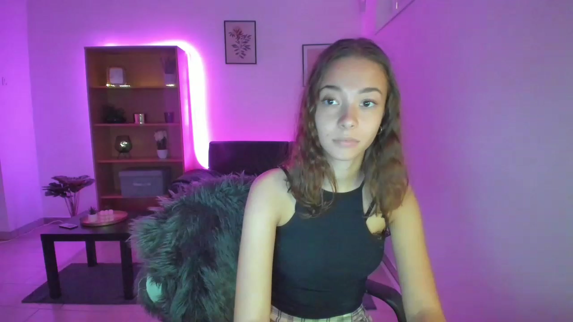 Gallery image thumbnail from Lara_lust18's myfreecams stream on, 02/28/2023, 12:31 image 16 of 20