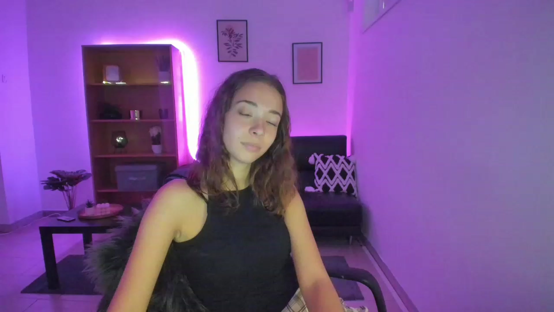 Gallery image thumbnail from Lara_lust18's myfreecams stream on, 02/28/2023, 12:31 image 20 of 20