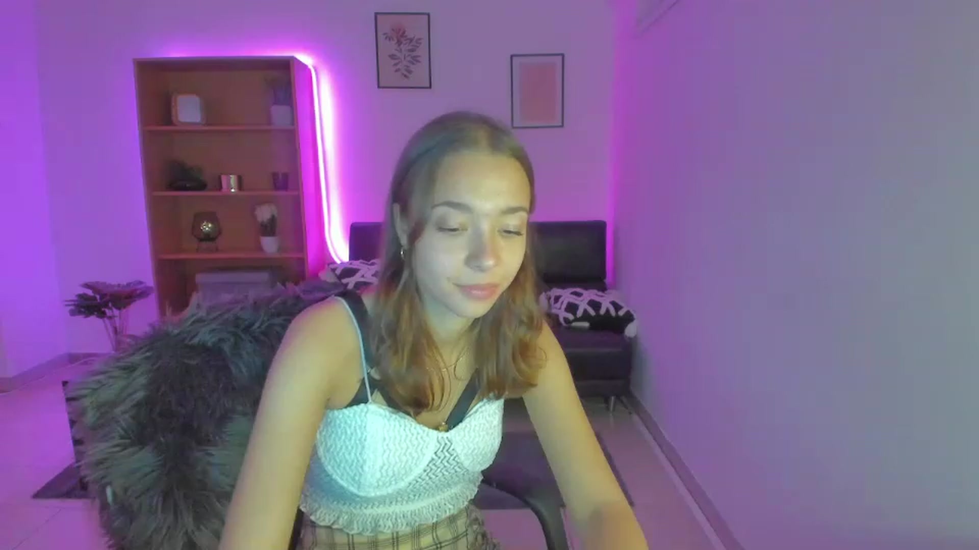 Gallery image thumbnail from Lara_lust18's myfreecams stream on, 03/02/2023, 19:56 image 3 of 20