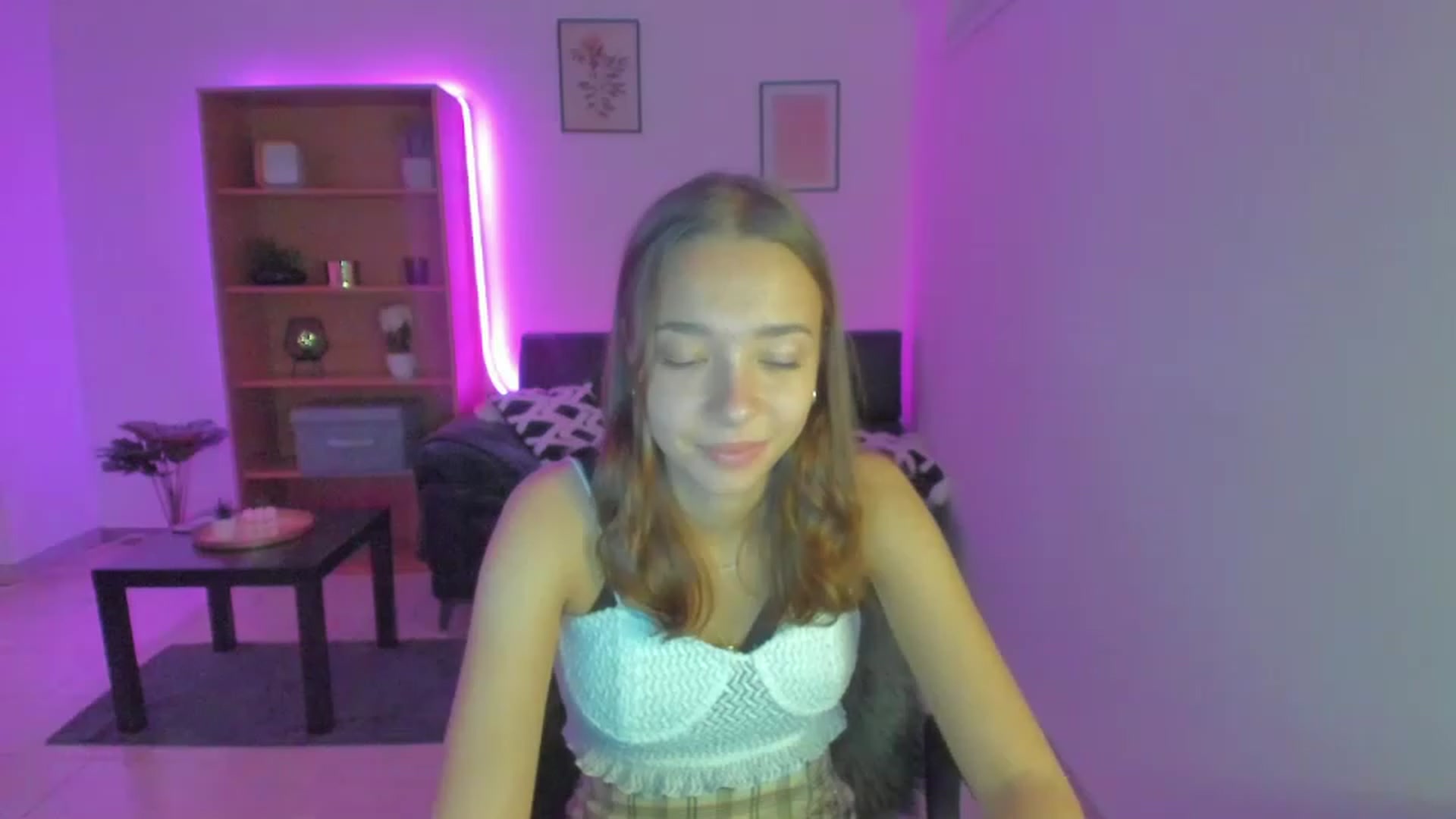 Gallery image thumbnail from Lara_lust18's myfreecams stream on, 03/02/2023, 19:56 image 6 of 20