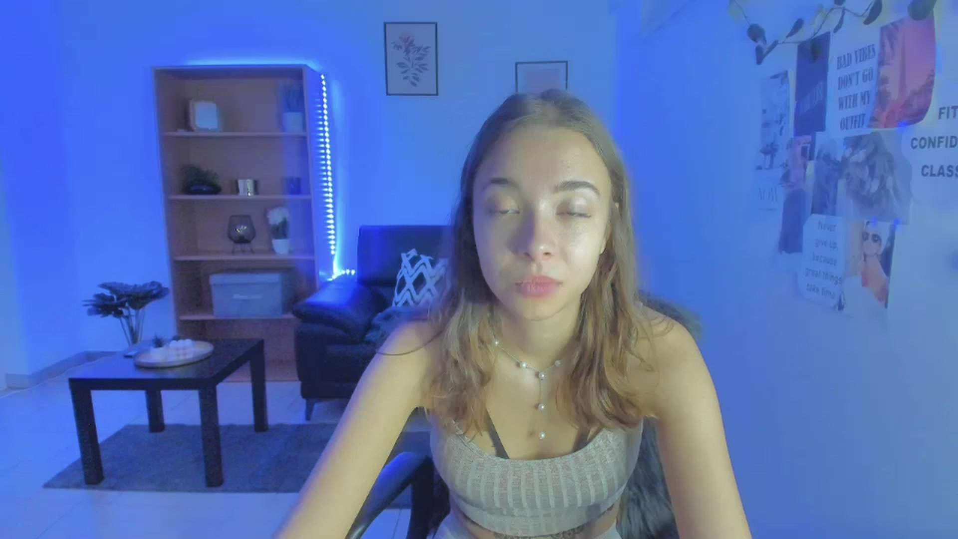 Gallery image thumbnail from Lara_lust18's myfreecams stream on, 03/12/2023, 17:12 image 2 of 20