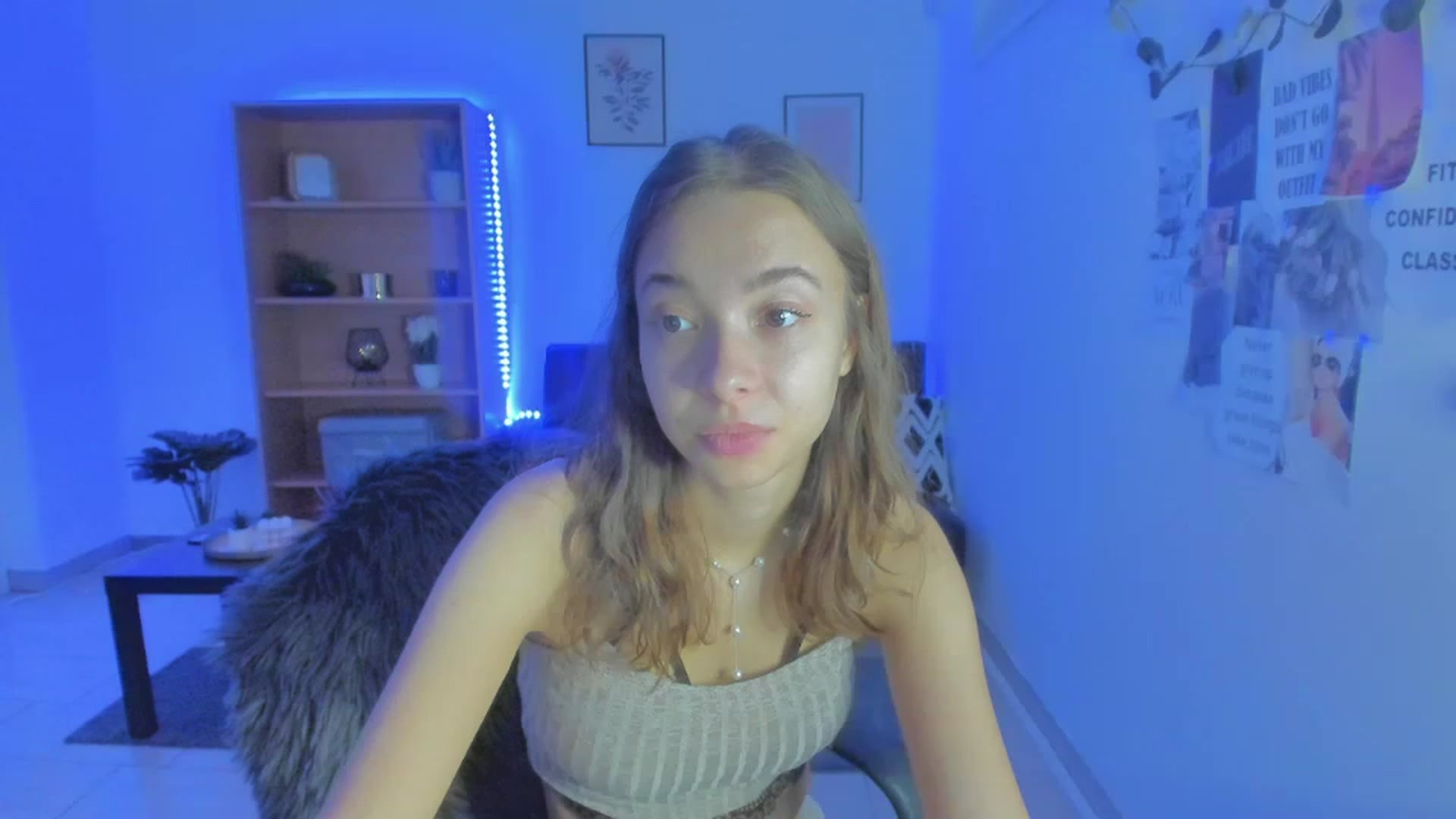 Gallery image thumbnail from Lara_lust18's myfreecams stream on, 03/12/2023, 17:12 image 14 of 20