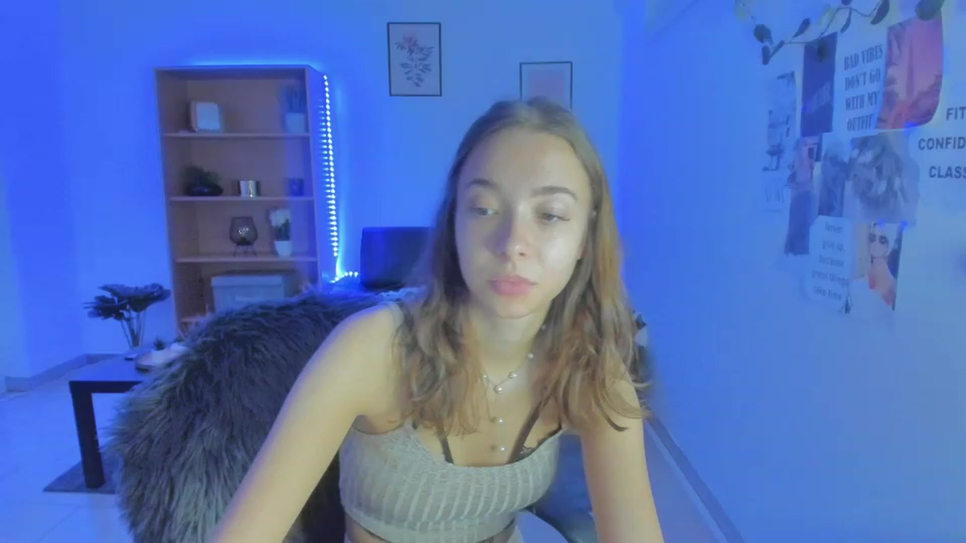 Gallery image thumbnail from Lara_lust18's myfreecams stream on, 03/12/2023, 18:20 image 1 of 20