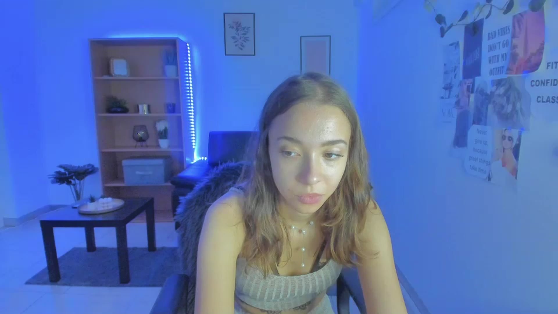 Gallery image thumbnail from Lara_lust18's myfreecams stream on, 03/12/2023, 18:20 image 14 of 20