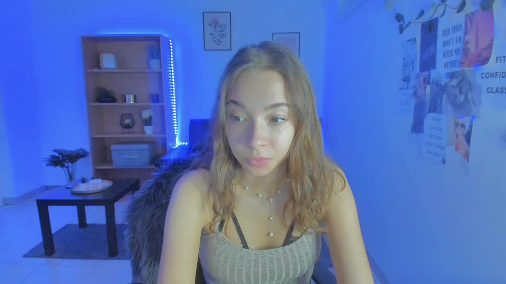 Gallery image thumbnail from Lara_lust18's myfreecams stream on, 03/12/2023, 18:20 image 3 of 20