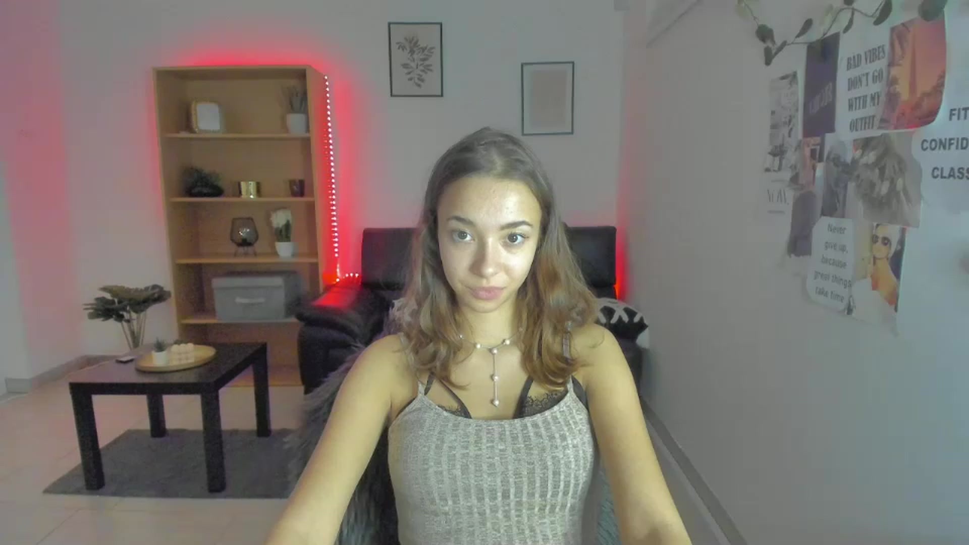 Gallery image thumbnail from Lara_lust18's myfreecams stream on, 03/12/2023, 21:12 image 17 of 20