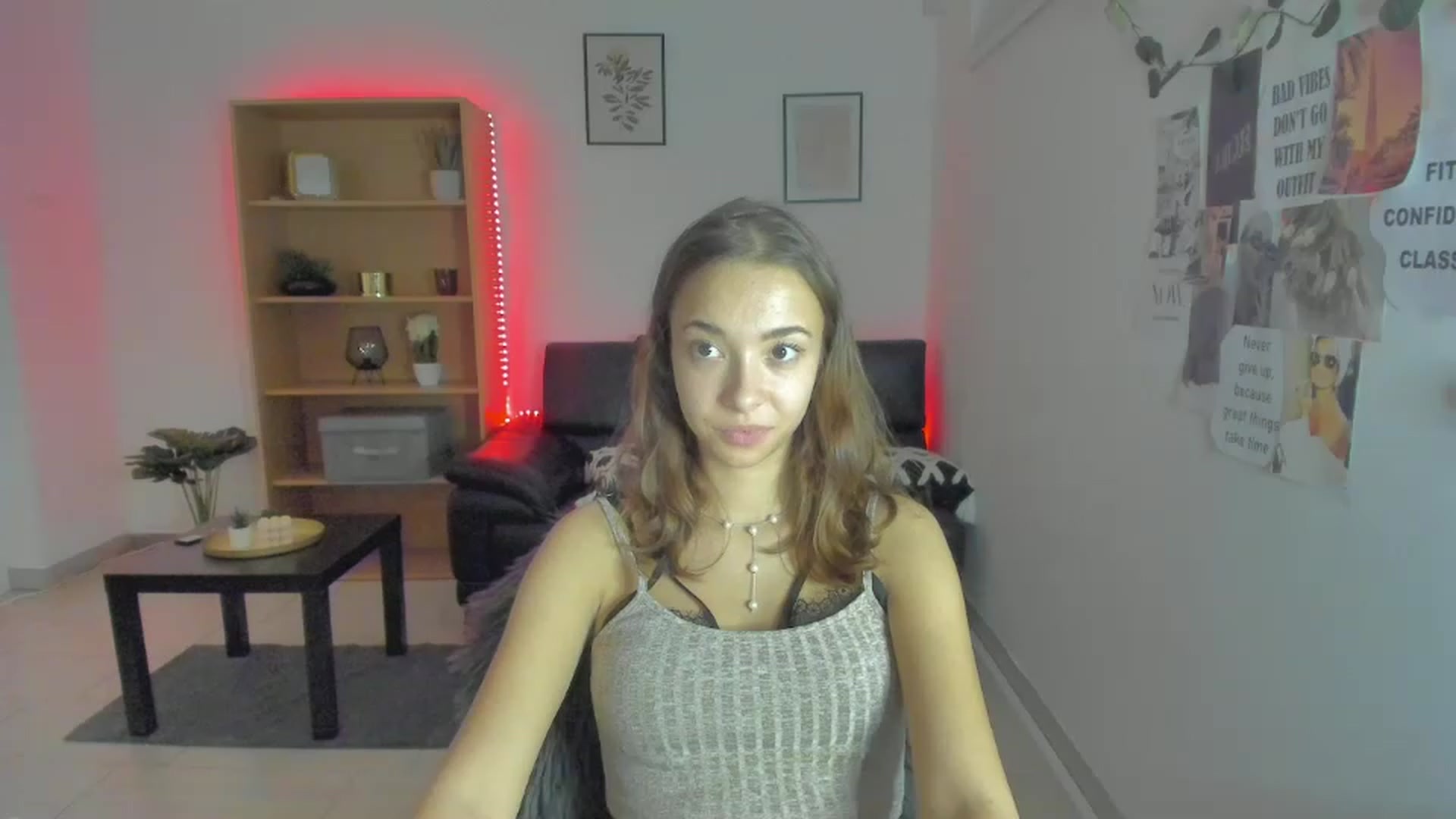 Gallery image thumbnail from Lara_lust18's myfreecams stream on, 03/12/2023, 21:12 image 18 of 20