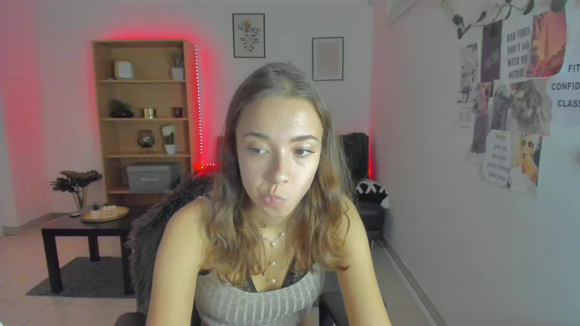 Gallery image thumbnail from Lara_lust18's myfreecams stream on, 03/12/2023, 21:12 image 4 of 20