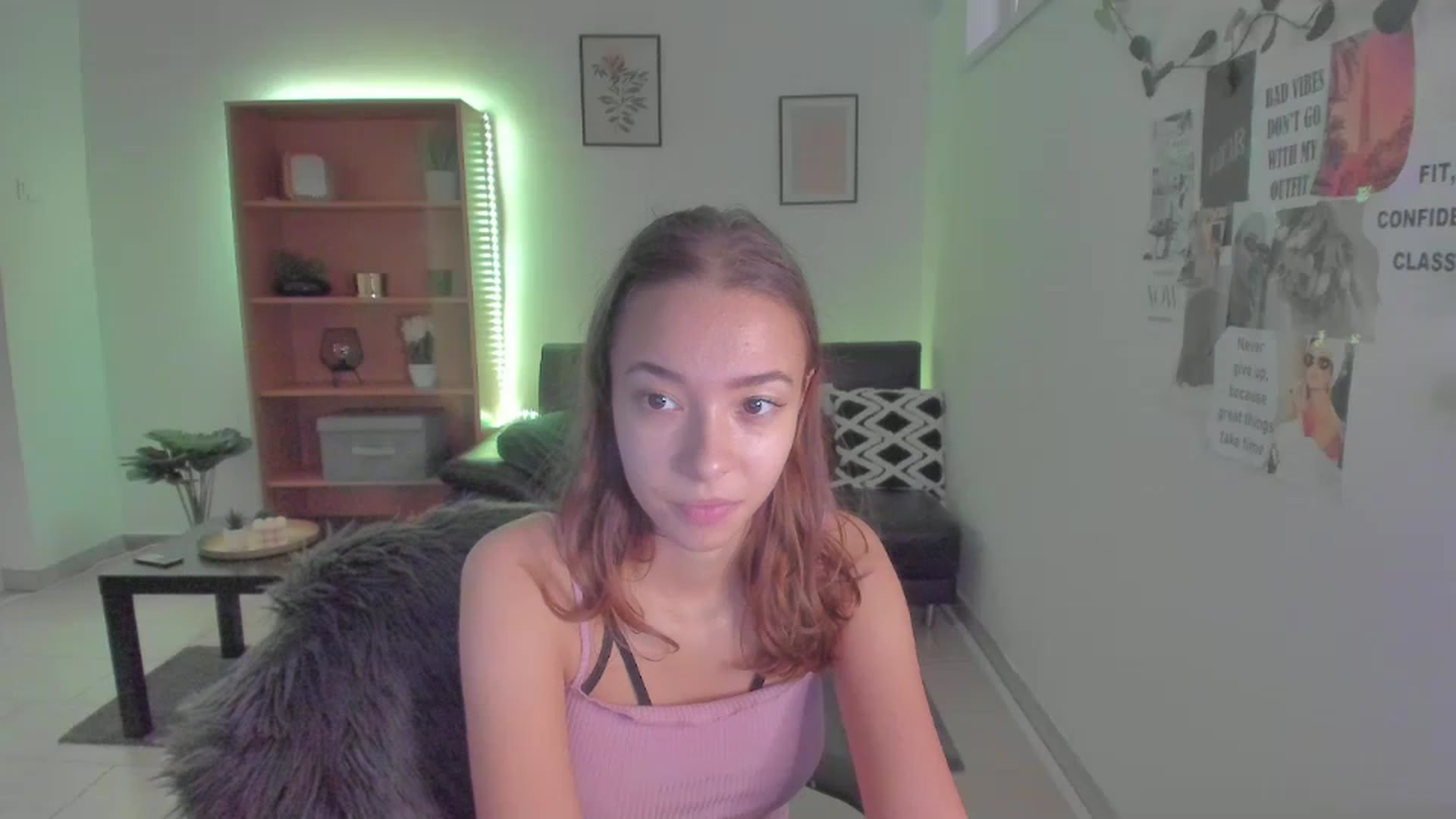 Gallery image thumbnail from Lara_lust18's myfreecams stream on, 03/14/2023, 10:16 image 2 of 20