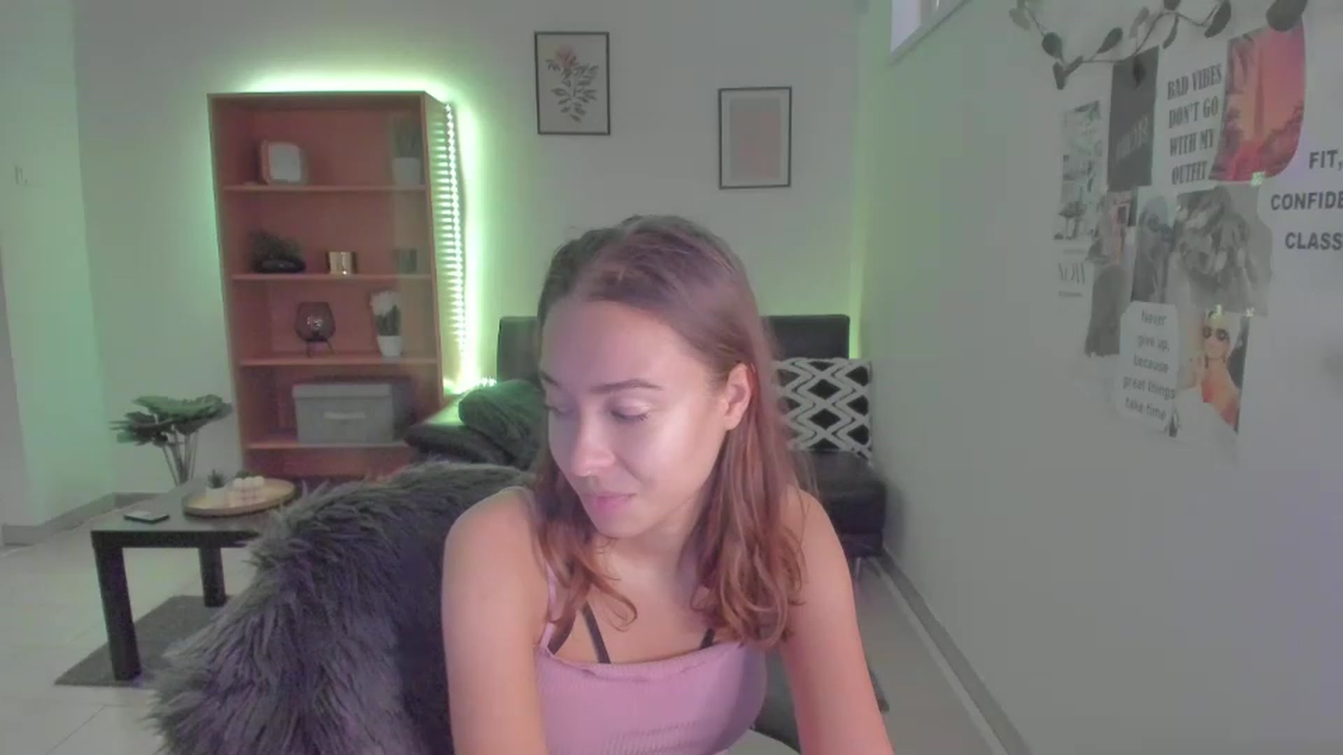 Gallery image thumbnail from Lara_lust18's myfreecams stream on, 03/14/2023, 10:16 image 19 of 20