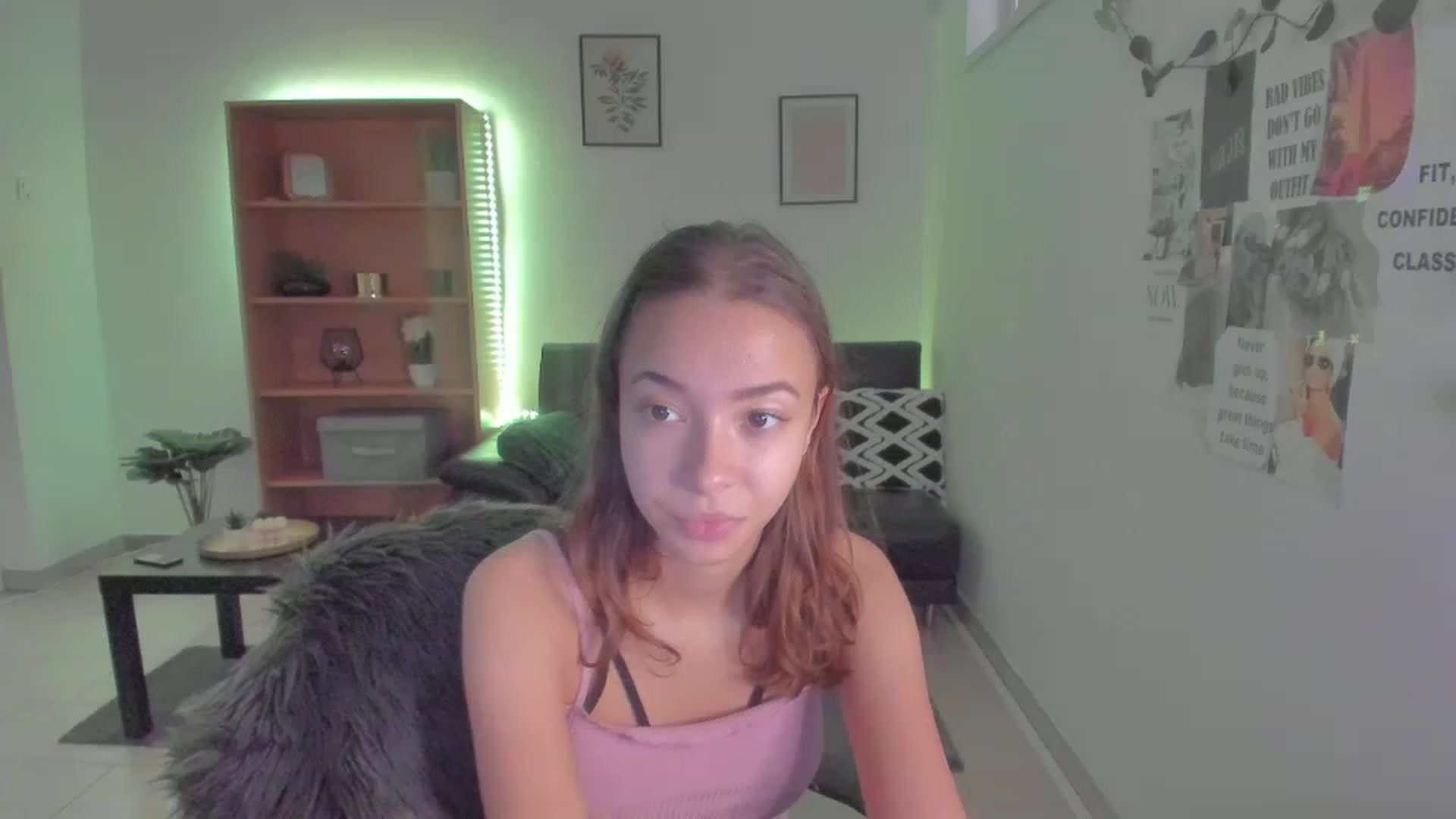 Gallery image thumbnail from Lara_lust18's myfreecams stream on, 03/14/2023, 10:16 image 10 of 20