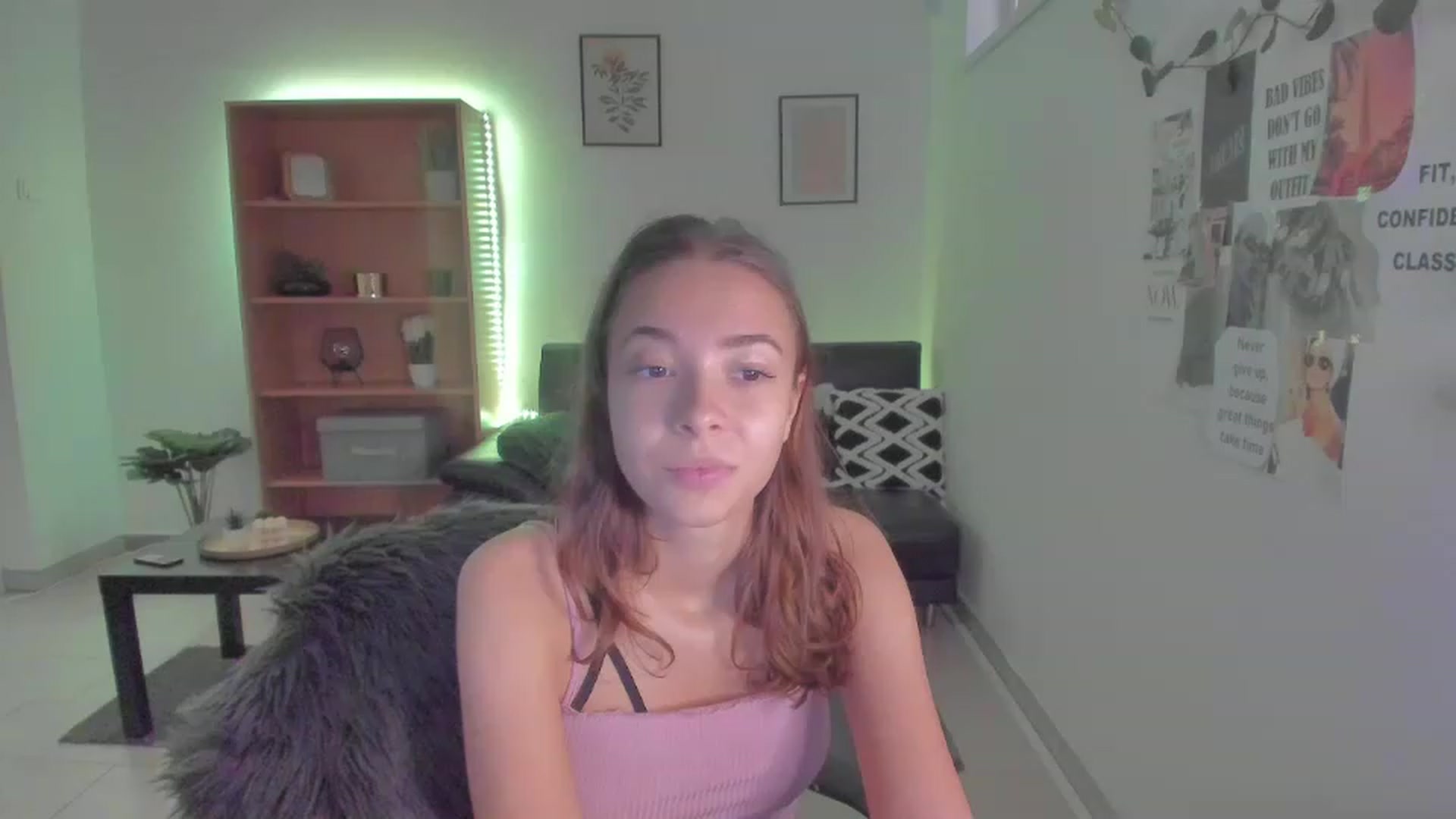 Gallery image thumbnail from Lara_lust18's myfreecams stream on, 03/14/2023, 10:16 image 12 of 20
