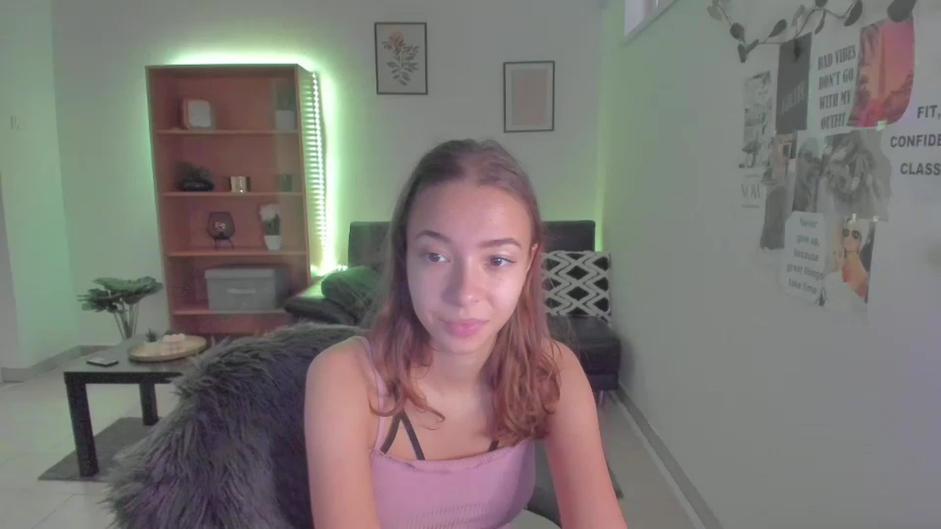 Gallery image thumbnail from Lara_lust18's myfreecams stream on, 03/14/2023, 10:16 image 4 of 20