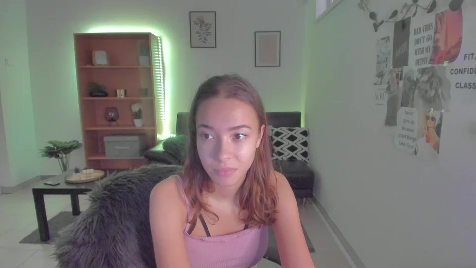 Gallery image thumbnail from Lara_lust18's myfreecams stream on, 03/14/2023, 10:16 image 20 of 20