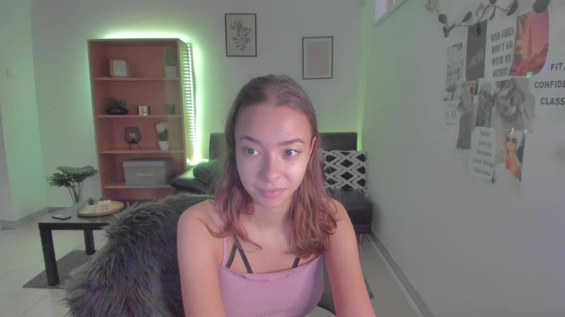 Gallery image thumbnail from Lara_lust18's myfreecams stream on, 03/14/2023, 10:16 image 1 of 20