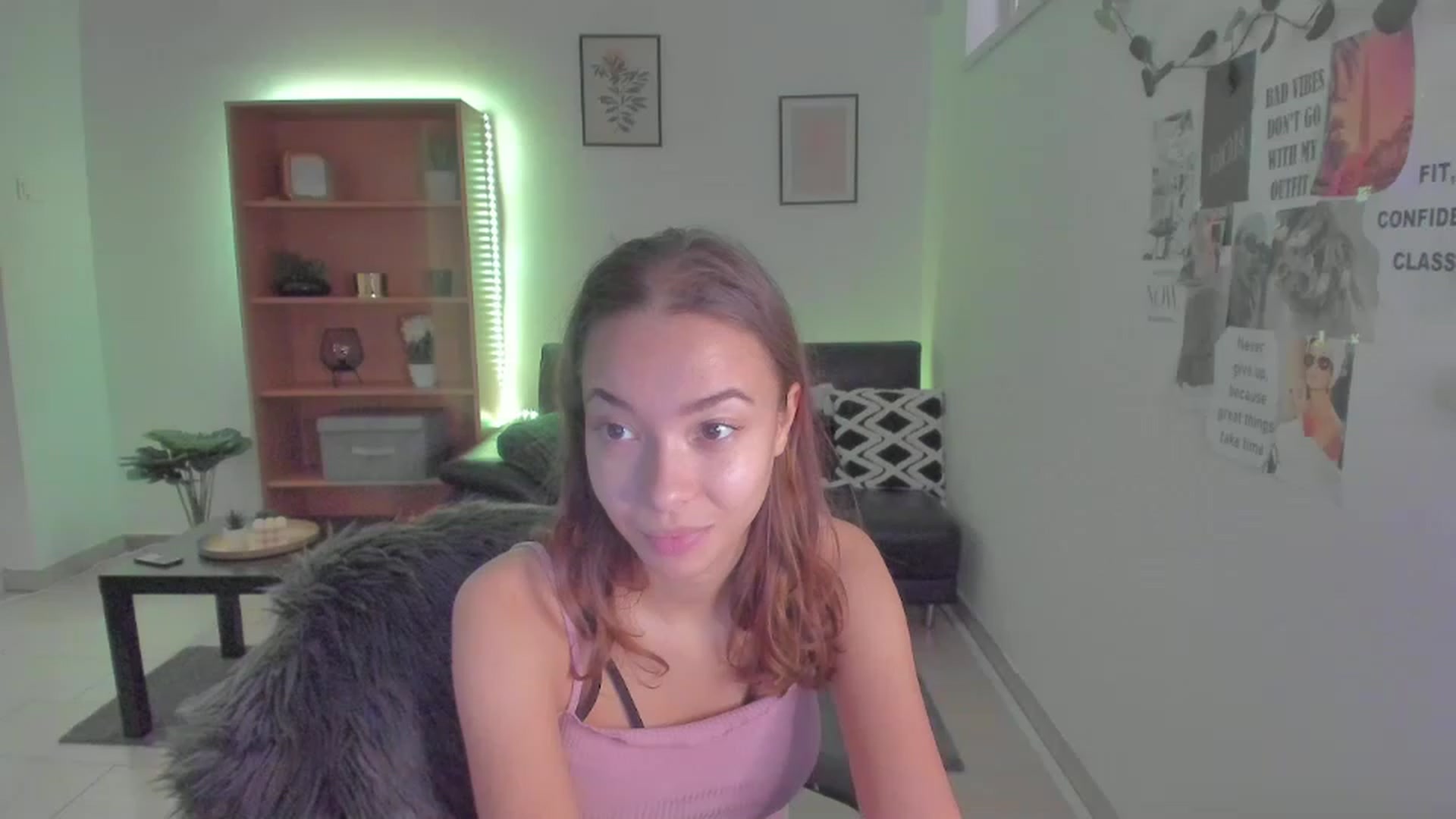 Gallery image thumbnail from Lara_lust18's myfreecams stream on, 03/14/2023, 10:16 image 14 of 20