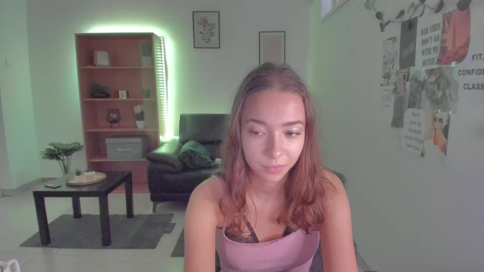 Gallery image thumbnail from Lara_lust18's myfreecams stream on, 03/14/2023, 12:41 image 12 of 20