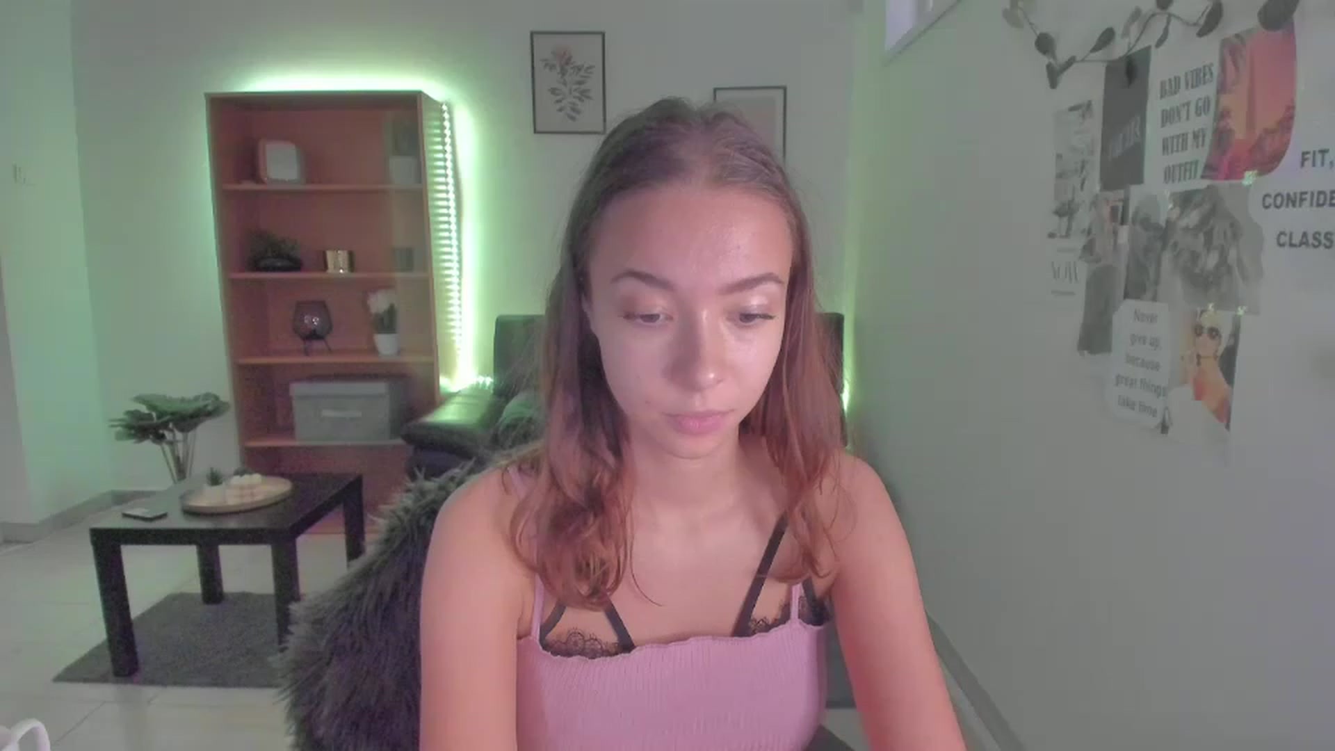 Gallery image thumbnail from Lara_lust18's myfreecams stream on, 03/14/2023, 12:41 image 15 of 20