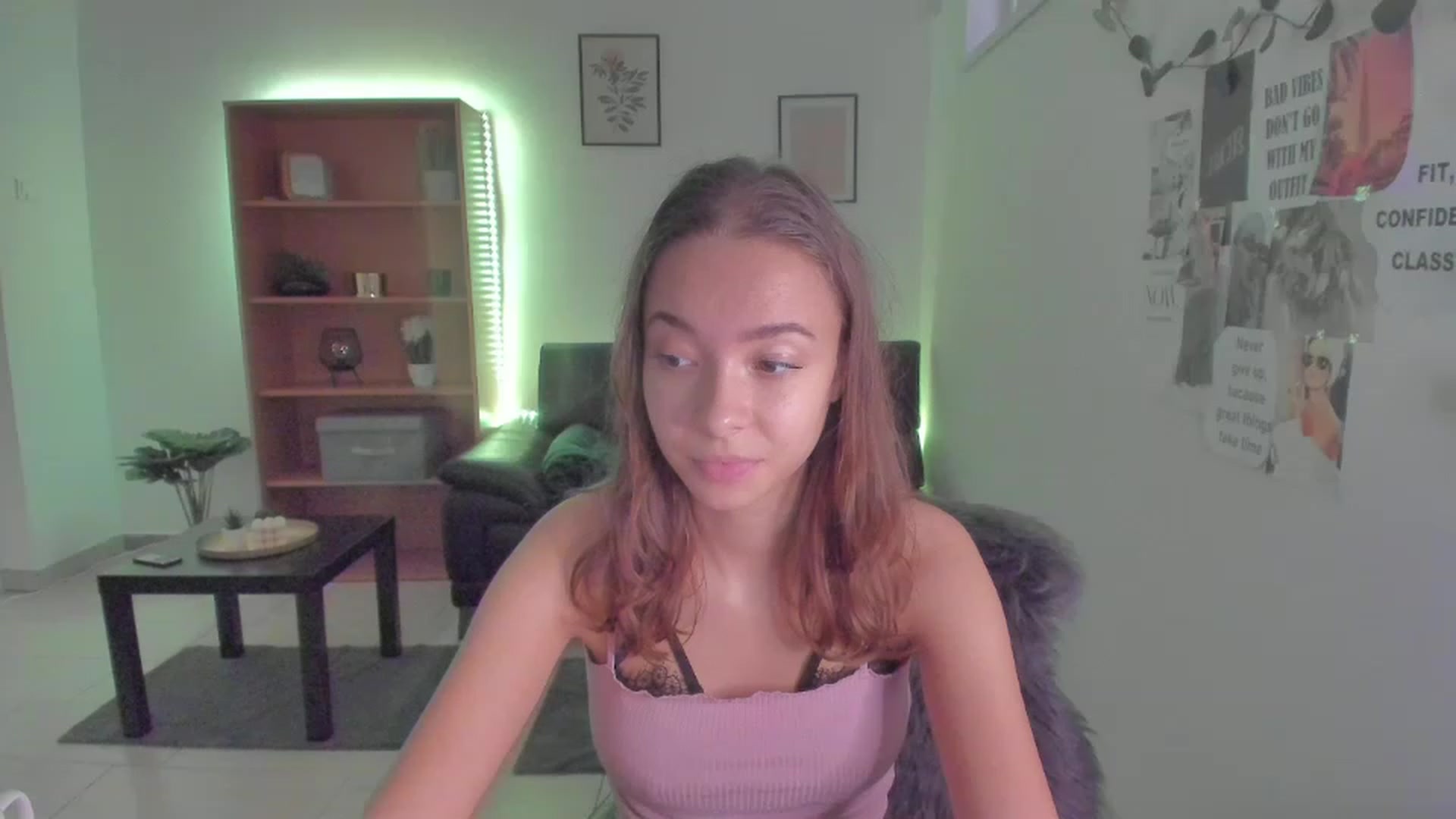 Gallery image thumbnail from Lara_lust18's myfreecams stream on, 03/14/2023, 12:41 image 17 of 20
