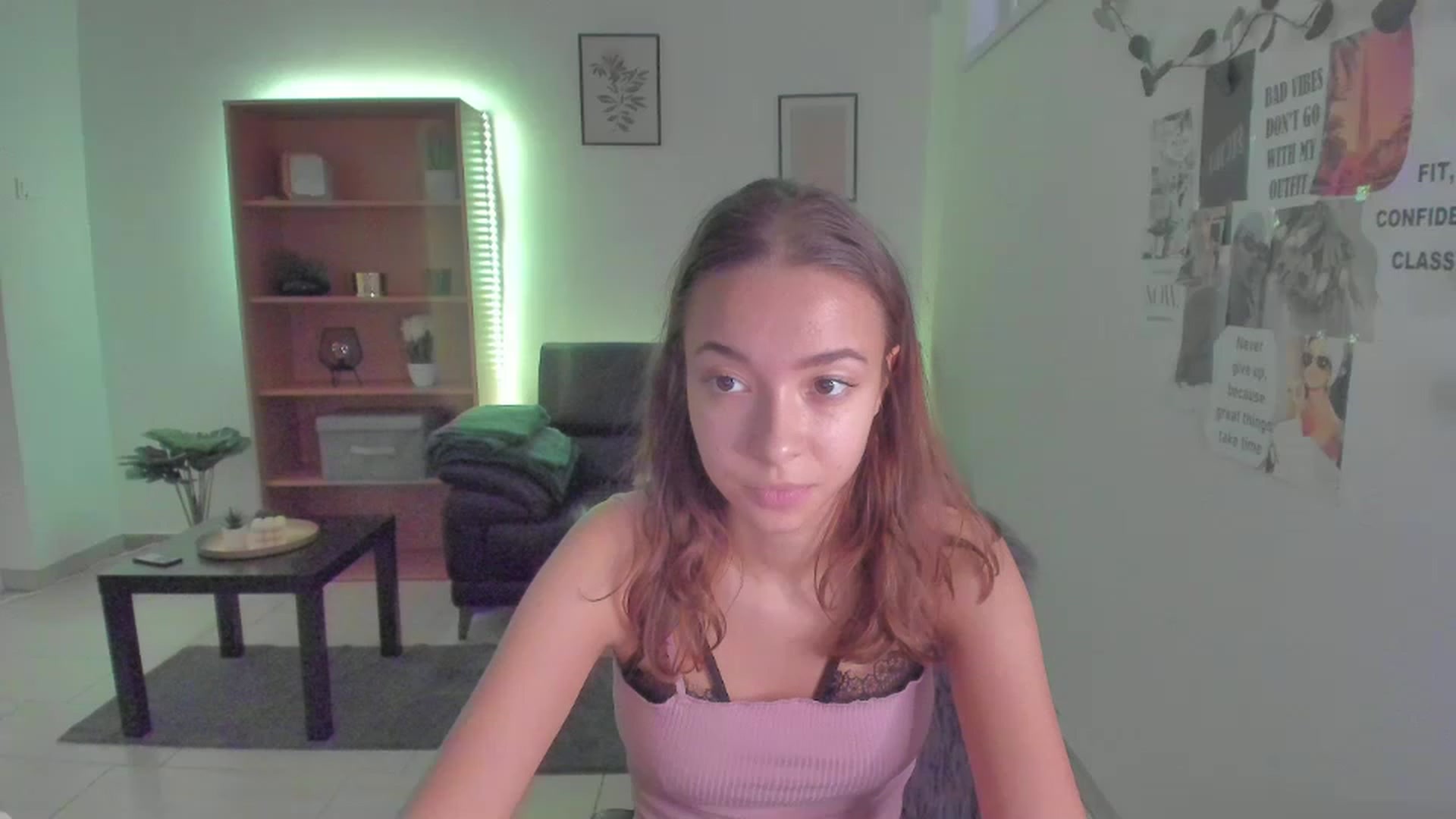 Gallery image thumbnail from Lara_lust18's myfreecams stream on, 03/14/2023, 13:56 image 16 of 20