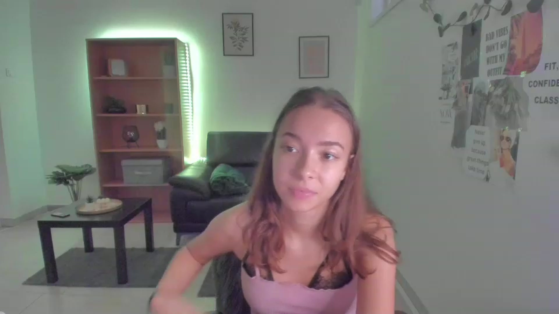 Gallery image thumbnail from Lara_lust18's myfreecams stream on, 03/14/2023, 13:56 image 4 of 20